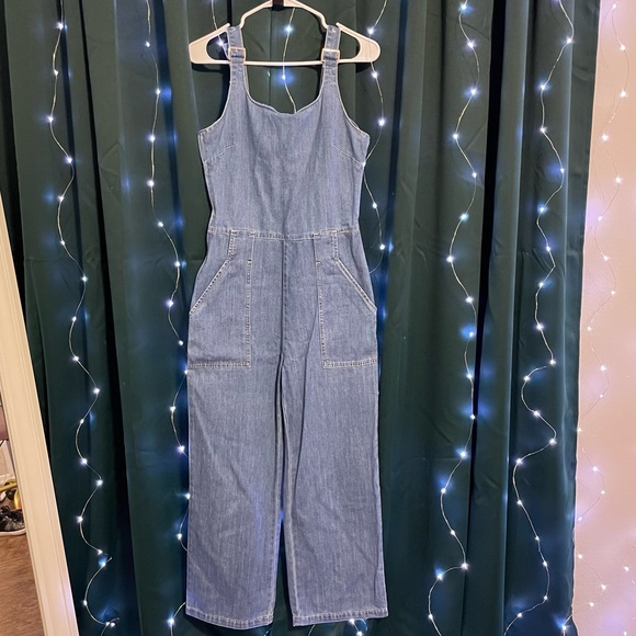 I am selling this Jumper because it doesn’t fit me anymore. - Picture 1 of 4